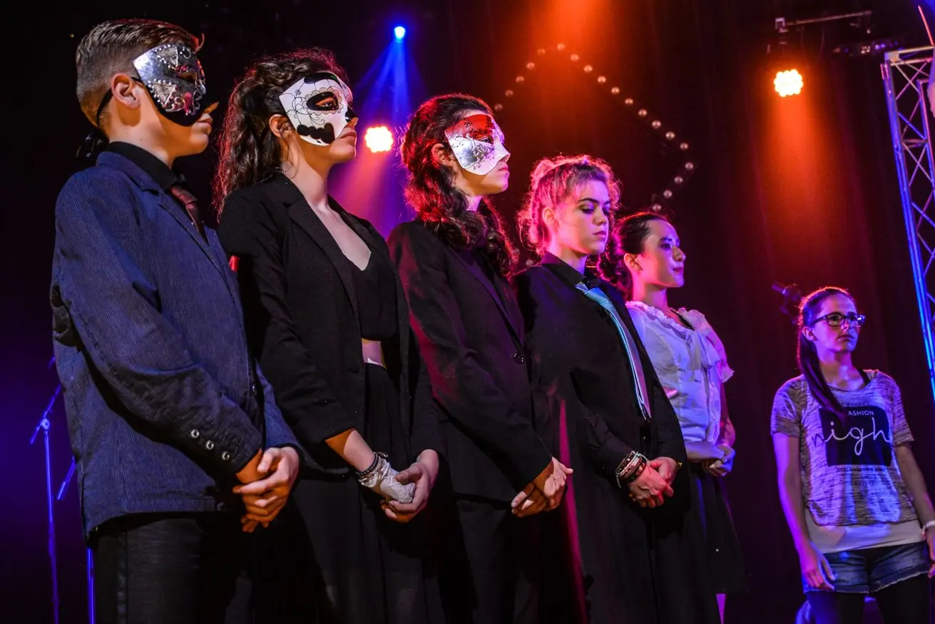 Arc-en-Scène, chant, danse, théâtre pour ados